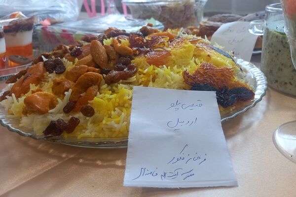 میزبانی دبستان آیت‌الله خامنه‌ای از سفره غذاهای رنگارنگ مدارس ابتدایی شهرستان قرچک 