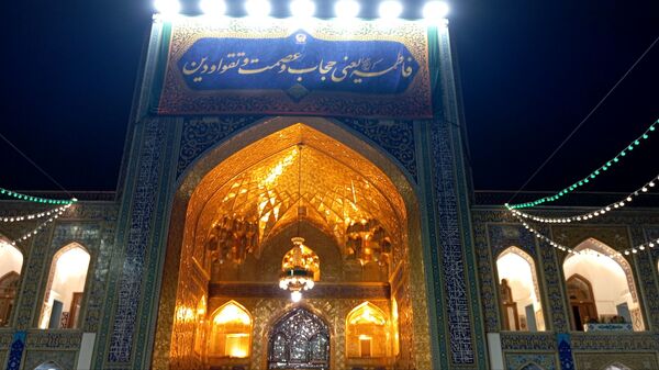 گل آرایی و چراغانی حرم رضوی 
