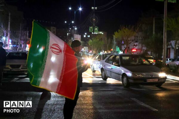 برپایی نماز استغاثه روبه‌روی مسجد جامع محمدشهر کرج