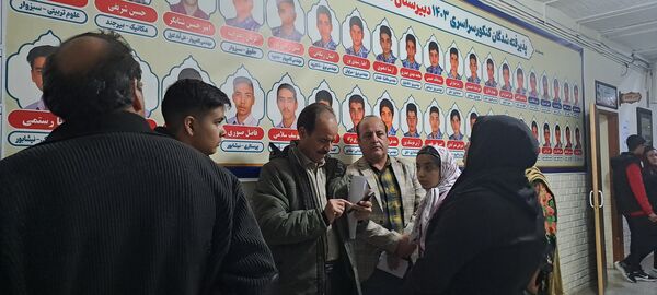  دیدار والدین با معلمان در دبیرستان ابوذر غفاری نیشابور