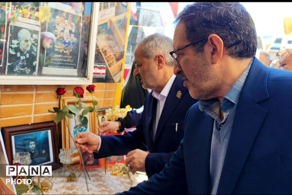 وزیر آموزش و پرورش میهمان دانش‌آموزان مدرسه شاهد دالکی