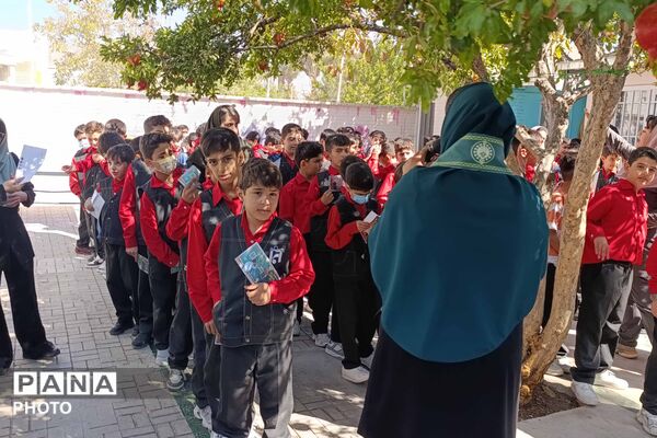 جشن عاطفه‌ها در دبستان ایمان همزمان با سراسر کشور
