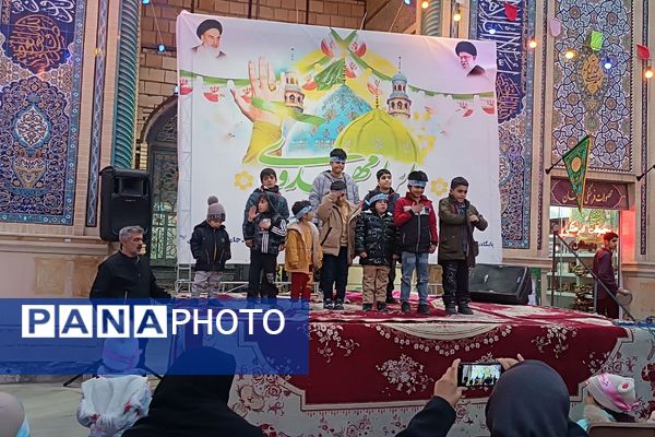 پیشوا غرق در نور نیمه شعبان