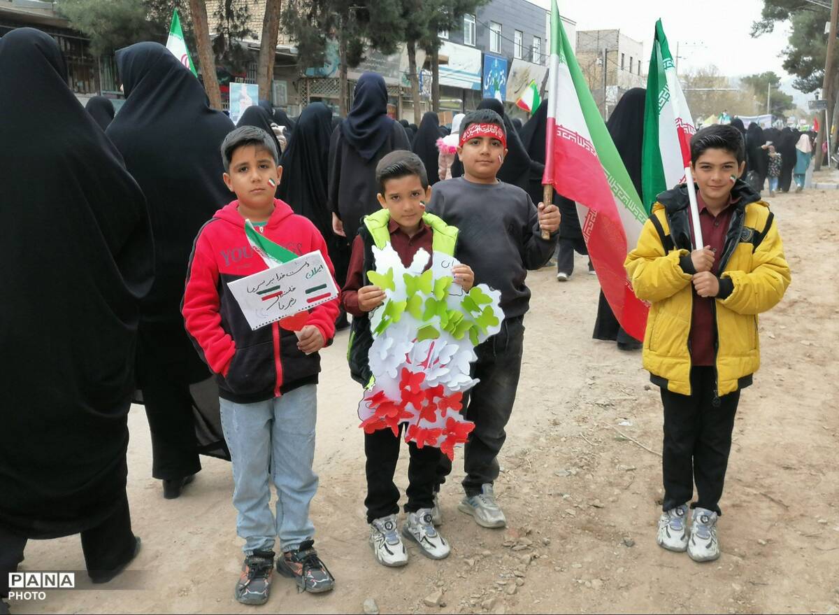 راهپیمایی نوجوانان و کودکان در روز قدس در شهرستان خلیل آباد