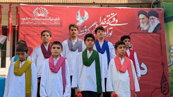 کنگره برزگداشت شهدای دانش‌آموزی دبیرستان هاتف اصفهان