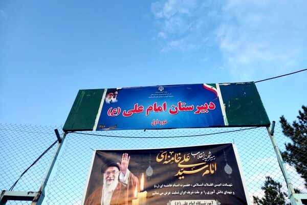 حضور پررنگ و حماسی فرهنگیان و دانش آموزان در عزای رهبر شهید