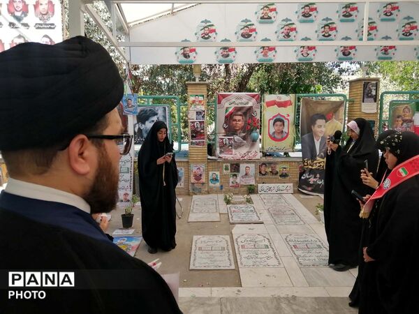 آیین گلباران مزار شهدا در سالروز تاسیس سازمان دانش‌آموزی