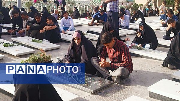 برپایی مراسم دعای عرفه در گلستان شهدای اصفهان