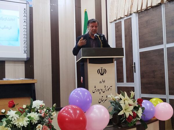 تجلیل از برگزیدگان مسابقات فرهنگی و هنری بن