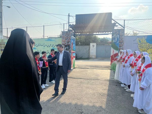 بازدید مسئولان سازمان دانش‌آموزی مازندران از مدرسه تمام‌تشکیلاتی مرحوم یوسف بزرگی قائمشهر