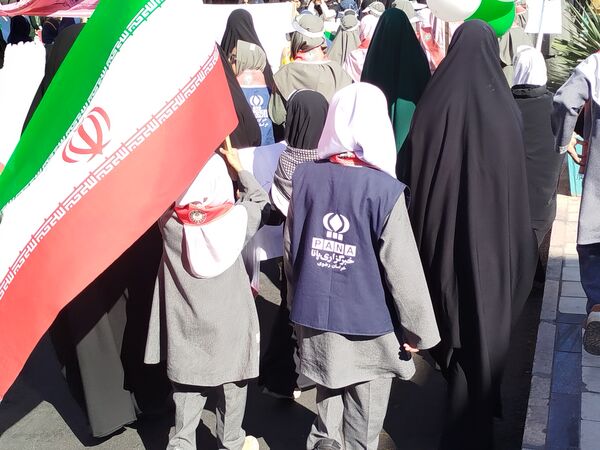 حضور پرشور دانش‌آموز خبرنگاران پانا کاشمر در راهپیمایی ۱۳ آبان