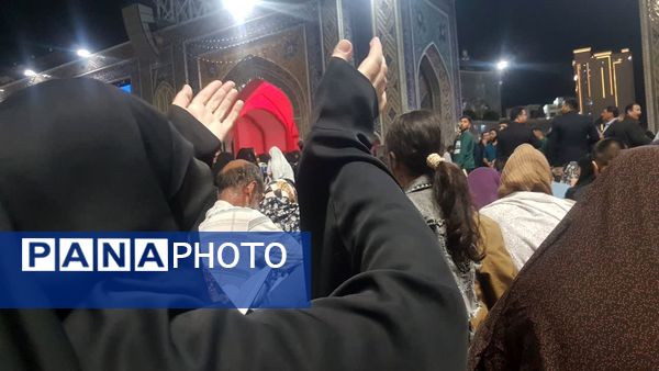 شکوه حضور زائران ومجاوران حرم مطهر رضوی در مراسم شب قدر نوزدهم ماه رمضان