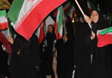 مردم میدان آزادی کرمان یکصدا و یک رنگ هستند
