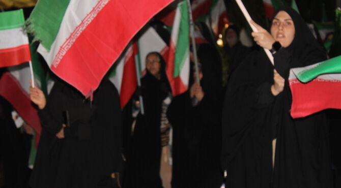 مردم میدان آزادی کرمان یکصدا و یک رنگ هستند