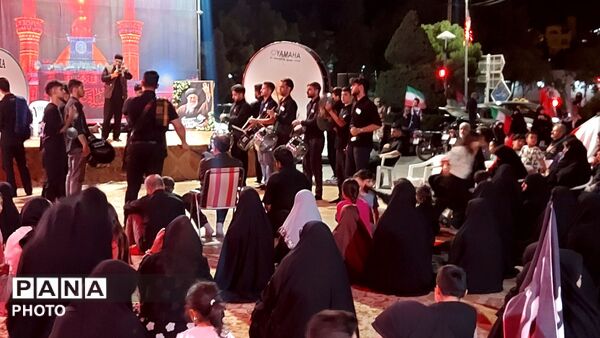 هم‌نوا با کاروان عشق؛ برگزاری مراسم اربعین در پارک لاله
