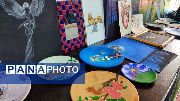 نمایشگاه هنری دانش آموزان در دبیرستان مهردخت 