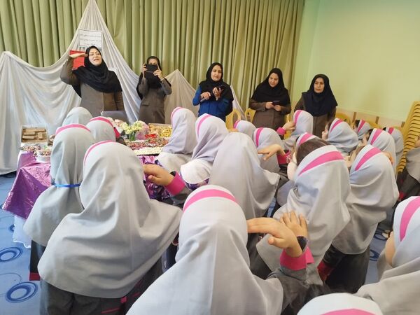 جشن میلاد امام خوبی‌ها در دبستان برادران شهید دیده‌ور کازرون