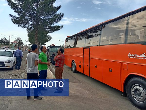 آغاز اردوی آموزشی دانش آموزان برتر دبیرستان نمونه آیت‌الله خامنه‌ای به مقصد تهران