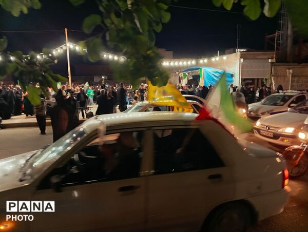 رژه خودرویی دور میدان مرکزی خلیل آباد