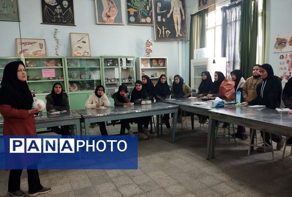 بازدید دانش آموزان کاشمری از پژوهش سرا