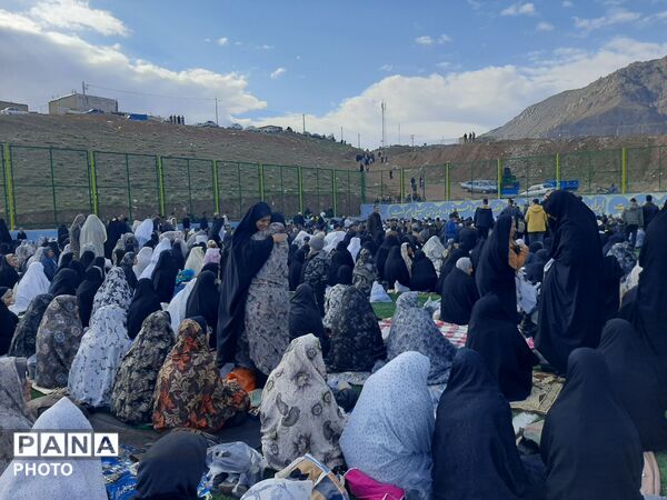 نماز عید سعید فطر در زمین چمن ارزنه