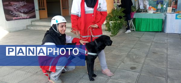 نواخته شدن بیست و ششمین زنگ نمادین استانی مانور زلزله در مدرسه شاهد ظهور آموزش و پرورش ناحیه یک