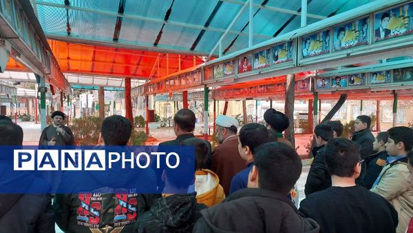 غبارروبی گلزار شهدای قم به‌مناسبت هفته کانون‌های فرهنگی تربیتی