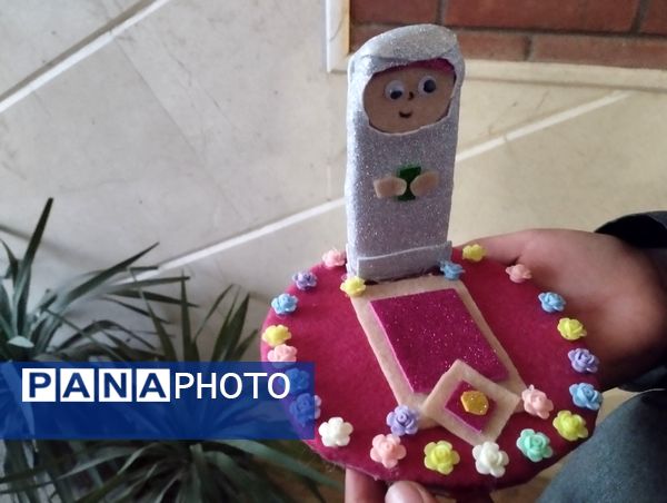 نمایشگاه حجاب به‌مناسبت ایام فاطمیه در مدرسه نشاط اسلامشهر