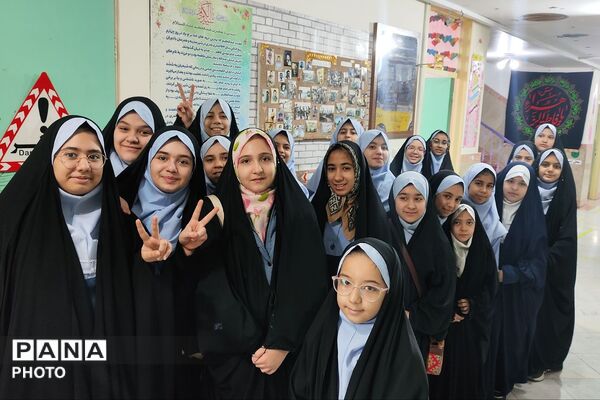 غبارروبی مساجد به مناسبت آغاز ماه مبارک رمضان توسط دانش‌آموزان ناحیه دو شهرری 