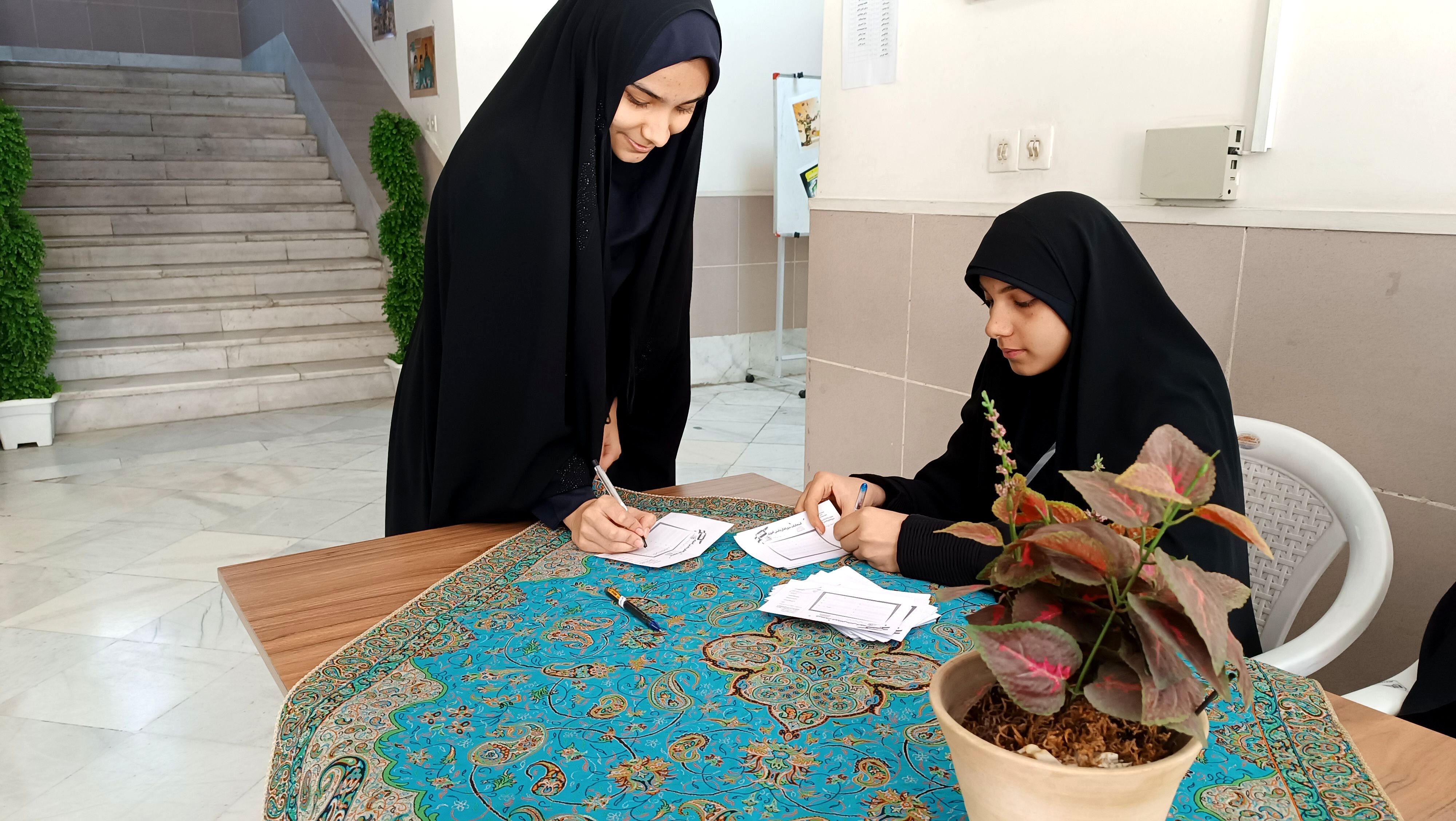 انتخابات شورای دانش‌آموزی در دبیرستان شاهد ارض اقدس 
