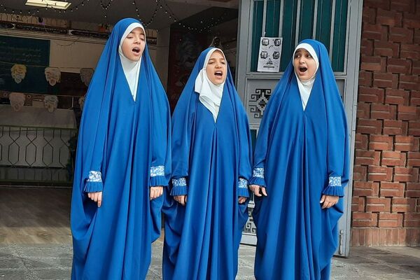 حضور پر شور دانش آموزان ناحیه دو شهرری در جشن نیمه شعبان و ایرانمون