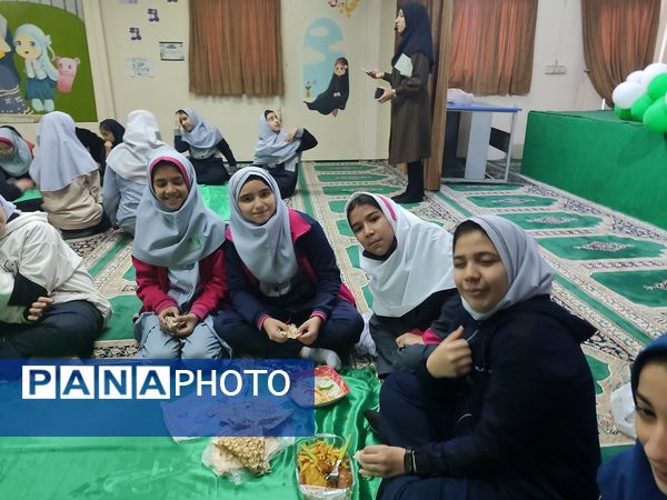  جشنواره غذای سالم در دبستان شاهد حاج تقی آقا بزرگ ناحیه یک مشهد 