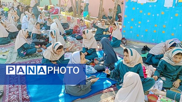 روزی شاد در دبستان سمیه کاشمر 