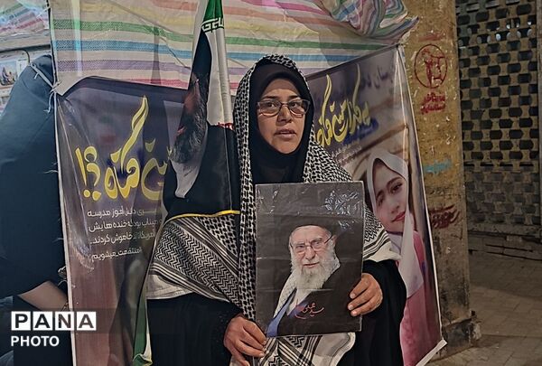 همبستگی در صف اول از راهپیمایی‌های شبانه تا پاسداشت روز معلم