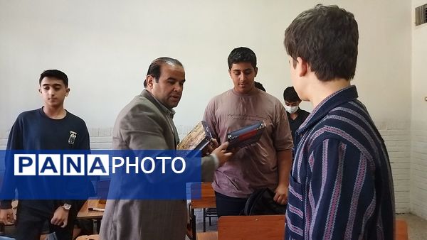 گرامیداشت روز دانش آموز در دبیرستان شاهد ابوذر غفاری 