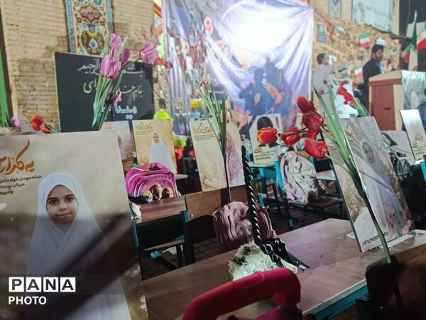 حضور پرشور مردم حاجی‌آباد در آیین‌ گرامیداشت شهدای انقلاب و دانش‌آموزان شجره طیبه