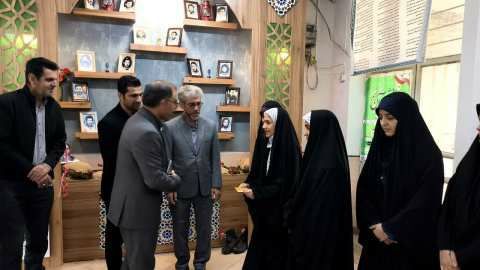 بازدید مسئولان آموزش و پرورش از دبیرستان دوره اول شاهد بروجرد