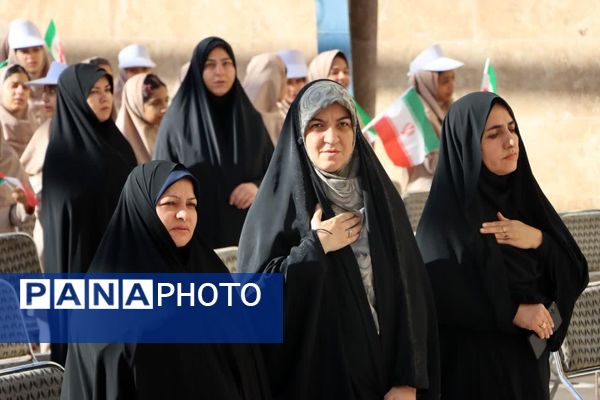 مراسم جشن ملی عاطفه‌ها در دبیرستان دخترانه شهید دکتر پاکنژاد یزد 