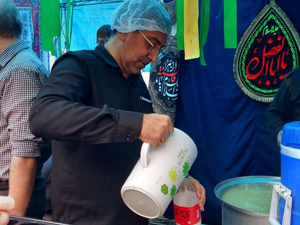 استقبال دلدادگان اباعبدالله الحسین (ع) از پیاده روی جاماندگان اربعین حسینی‌