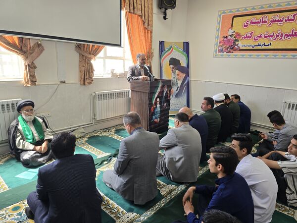 زنگ نماز در دبیرستان شاهد مالک اشتر نیشابور 