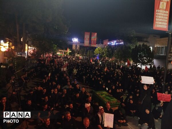 طنین نوای یا حسین در مسجد جامع نیشابور غرق در سوگ عاشورا