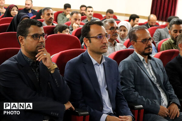 تقدیر از منتخبین حوزه ابتدایی توسط مدیر کل آموزش پرورش 