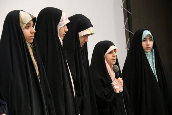 آیین تقدیر از برگزیدگان چهل و دومین دوره مسابقات دانش‌آموزی قرآن، عترت و نماز استان قم