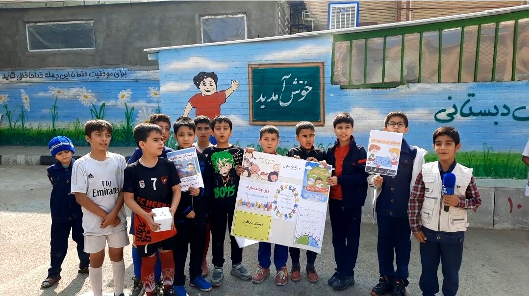 بمناسبت روز جهانی کودک برپایی جشنواره صبحانه سالم در دبستان پسرانه سرافراز ناحیه۷ مشهد