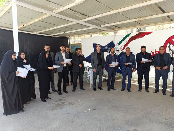 قدردانی از دانش‌آموزان فعال در نمایشگاه نقاشی حماسه حسینی 