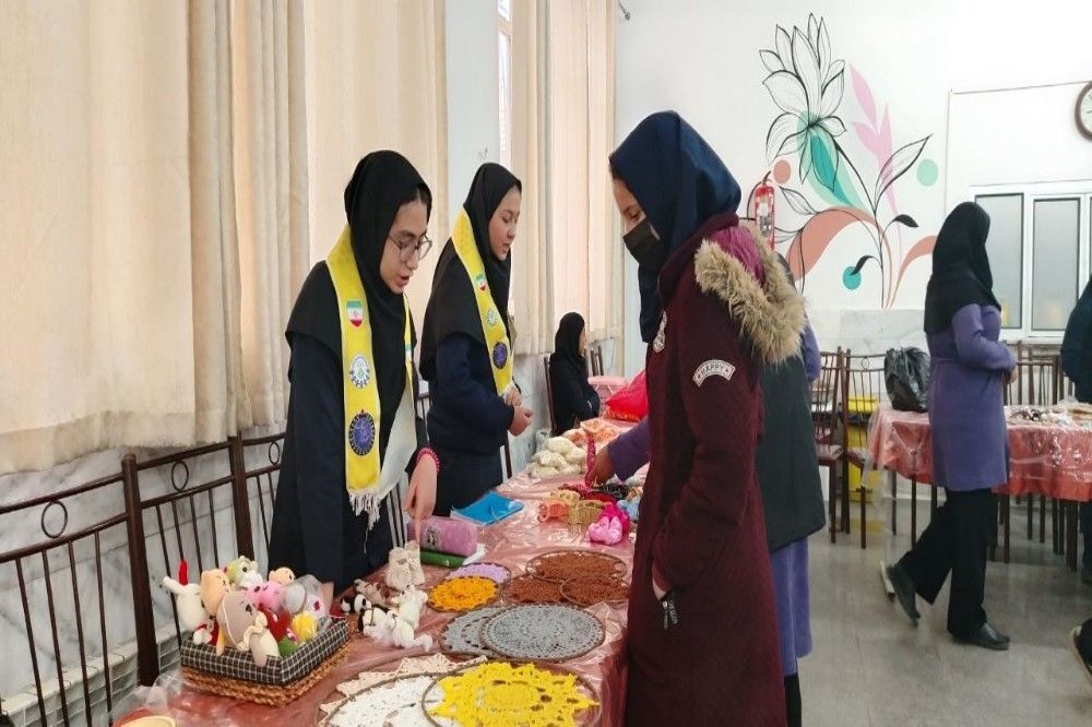 برپایی نمایشگاه و بازارچه کارو فناوری در دبیرستان شهید مجید دهنوی نیشابور