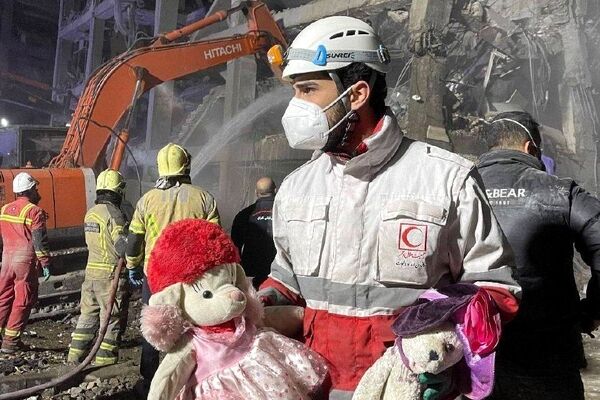 ایثار نجاتگران هلال احمر در دل بحران