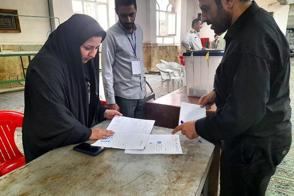 حضور پرشور مردم شهرستان ورامین و منطقه خیرآباد در پای صندق های رای