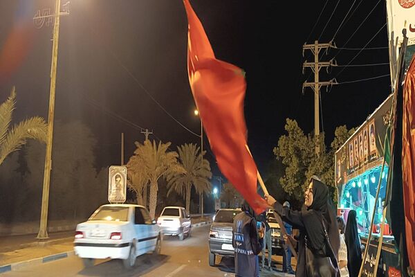 خدمت‌رسانی دانش‌آموزان و فرهنگیان ناحیه‌چهار اهواز به زوار اباعبدالله‌الحسین(ع)