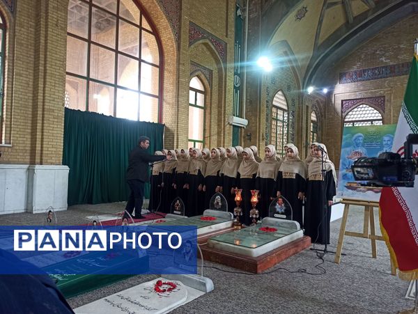 گرامیداشت هفته امورتربیتی در کنار مزار شهدای ۷۲ تن